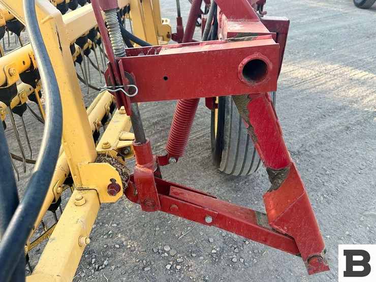 new-holland-216-image-24