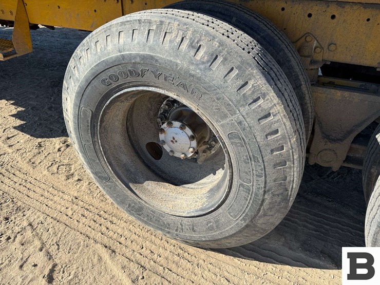 1969-mack-boom-truck-image-24