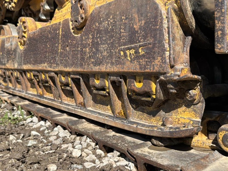 caterpillar-d4h-image-39