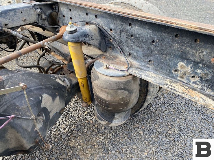 2003-peterbilt-330-image-18