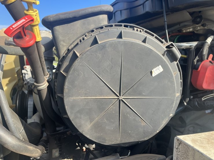 2011-international-7600-image-14