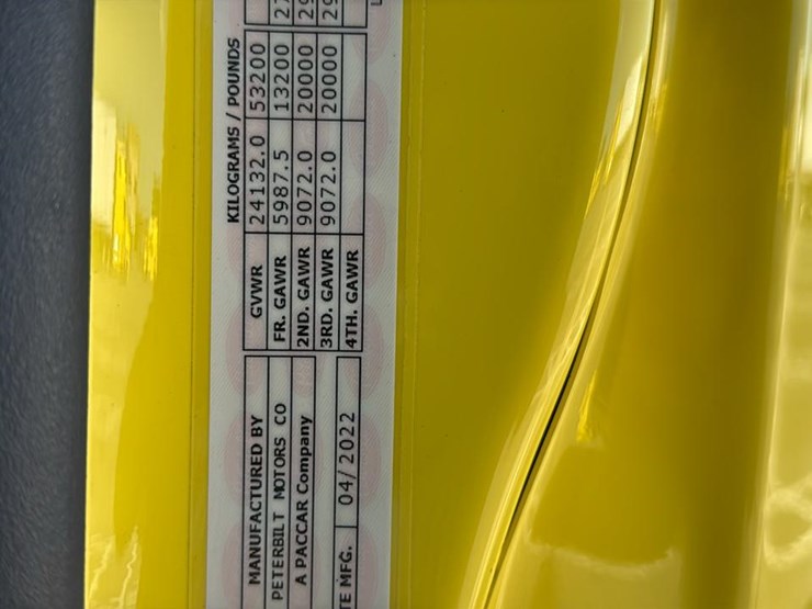 2023-peterbilt-579-image-11