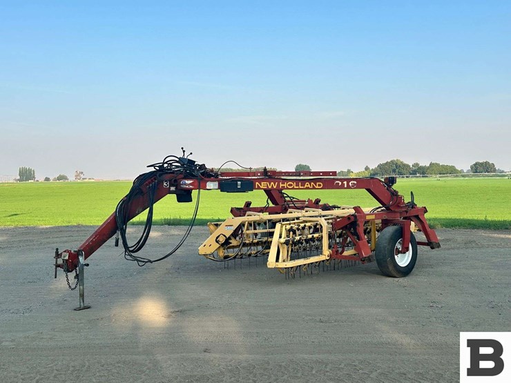 new-holland-216-image-1