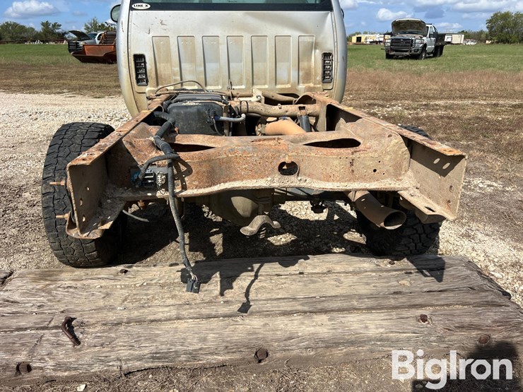 2010-chevrolet-silverado-2500-image-17