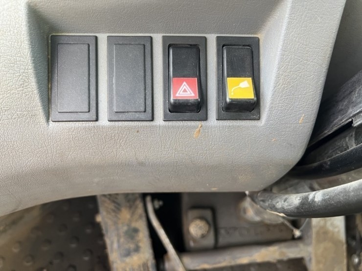 2003-volvo-l220e-image-32