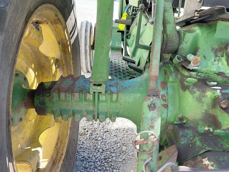 john-deere-2240-image-24