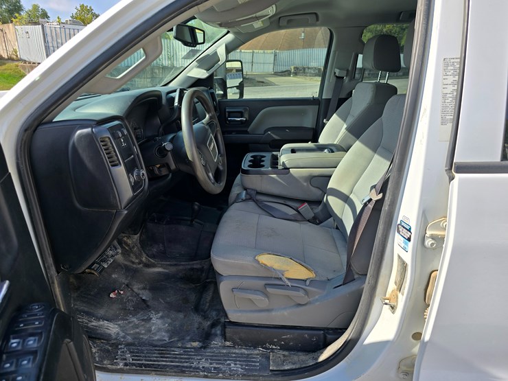 2017-gmc-sierra-3500-image-46