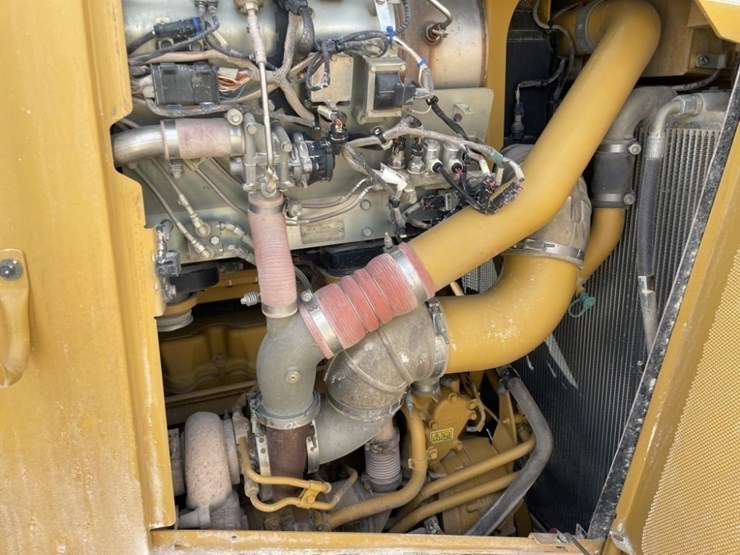 2019-caterpillar-d8t-image-29