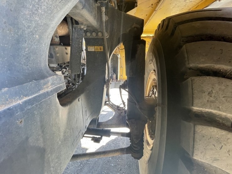 2015-komatsu-hd605-7e0-image-18