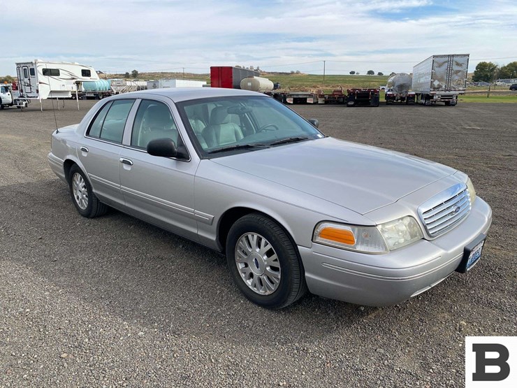 2005-ford-crown-victoria-sedan-image-6