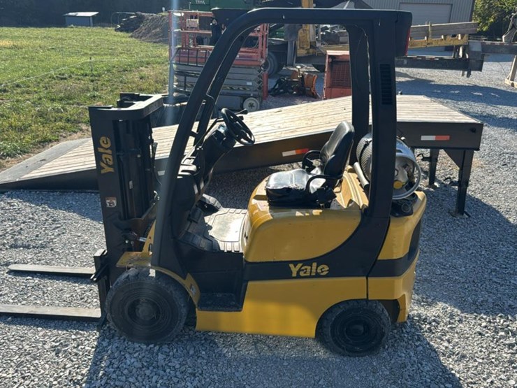 #1354-•-yale-forklift-image-2