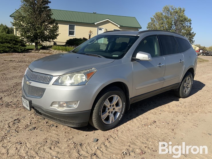 2012-chevrolet-traverse-image-1