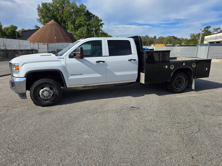 2017-gmc-sierra-3500-image-5