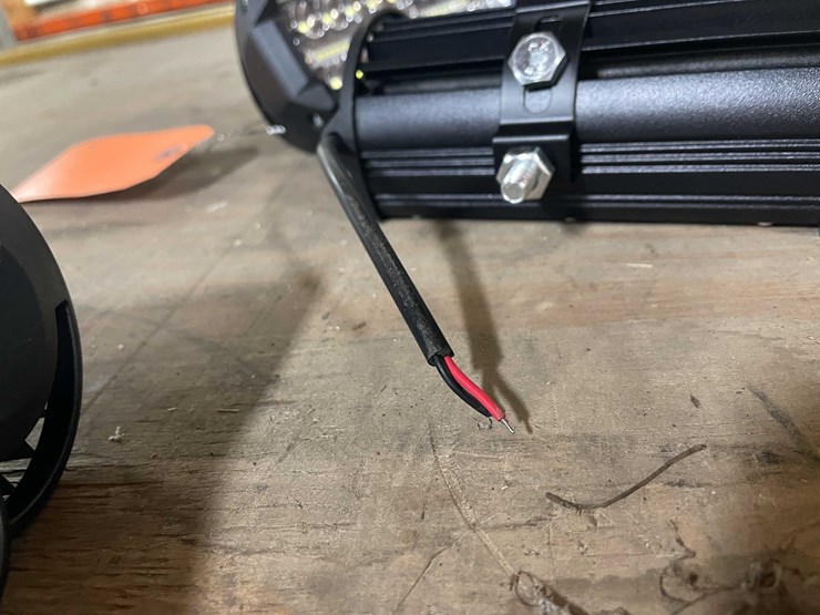 #8530-•-(2)-led-6-1/2"-long-work-lights,-12/24vdc-(pr12)-image-5