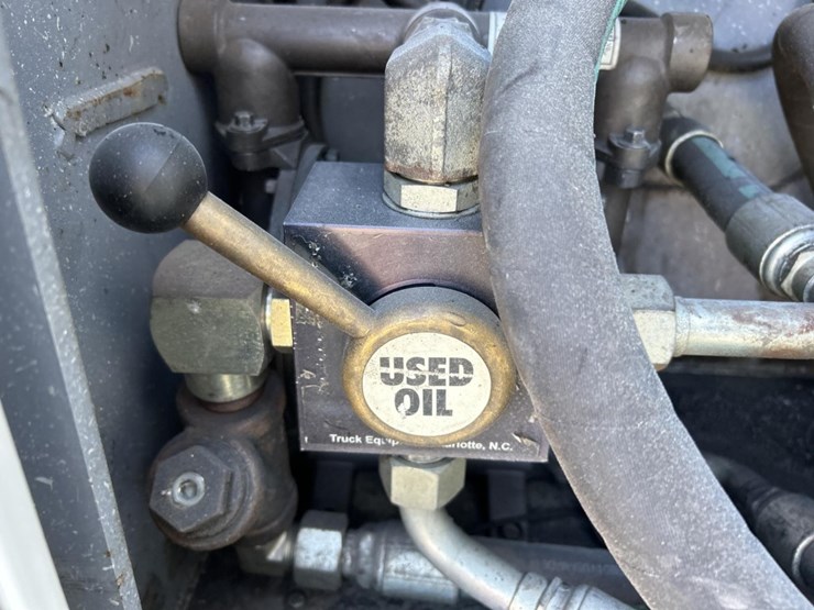 2017-peterbilt-337-image-31