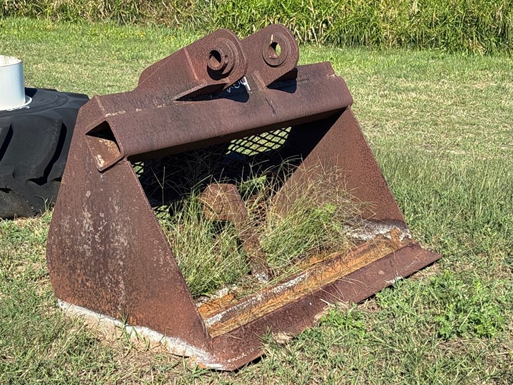 #204-•-4ft-clean-out-bucket-image-1