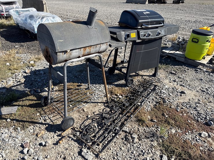 #28200-•-lot-of-(2)-grills-&-wrought-iron-fencing-decor-image-2