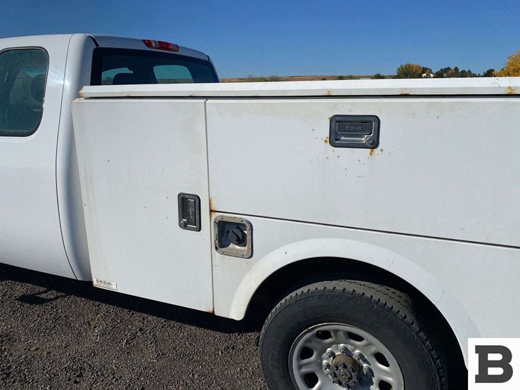 2013-chevrolet-silverado-3500-image-17