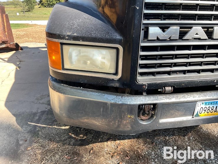 1993-mack-ch613-image-12