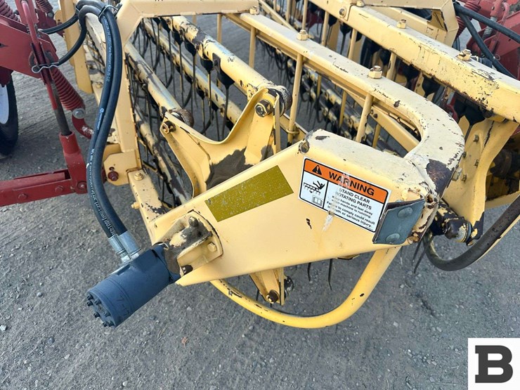 new-holland-216-image-15