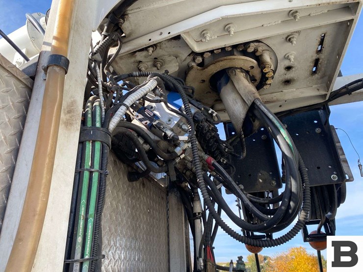 2017-mack-granite-gu713-image-31