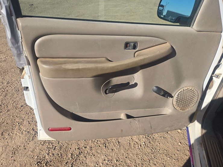 2004-gmc-sierra-2500-image-10