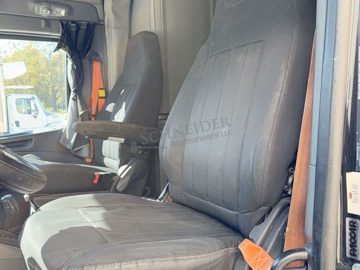 2017-peterbilt-579-image-58