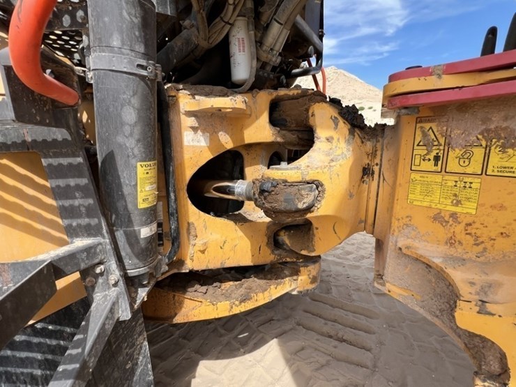 2020-volvo-a60h-image-12