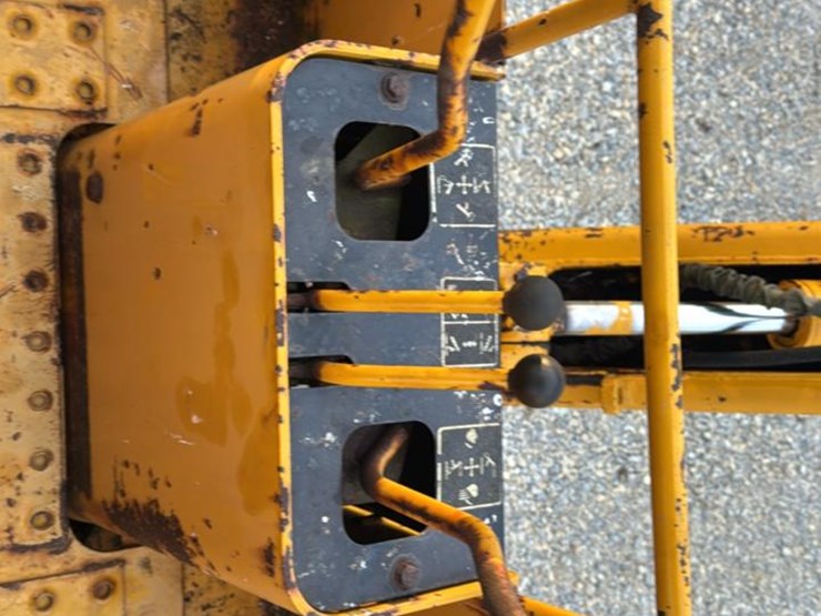 1990-deere-455g-image-43