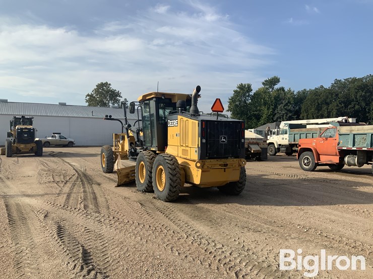 2011-deere-770g-image-7