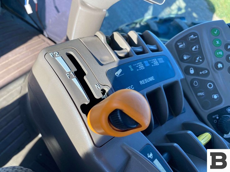 2011-john-deere-8285-tractor-image-66