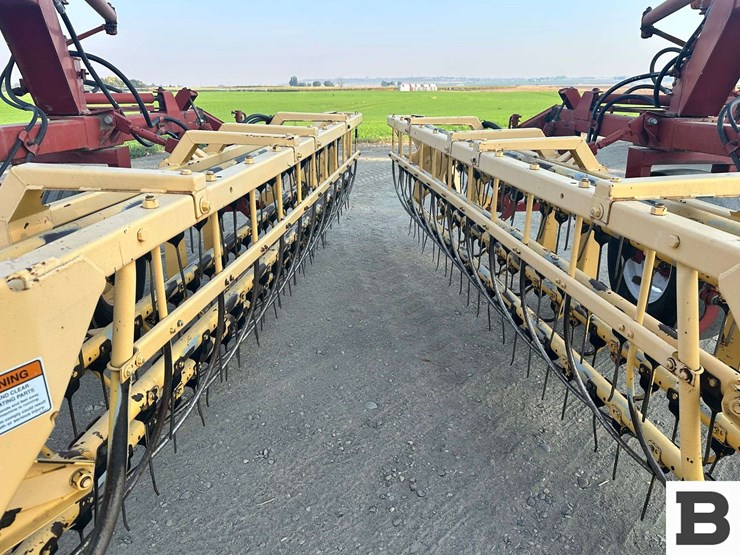 new-holland-216-image-30