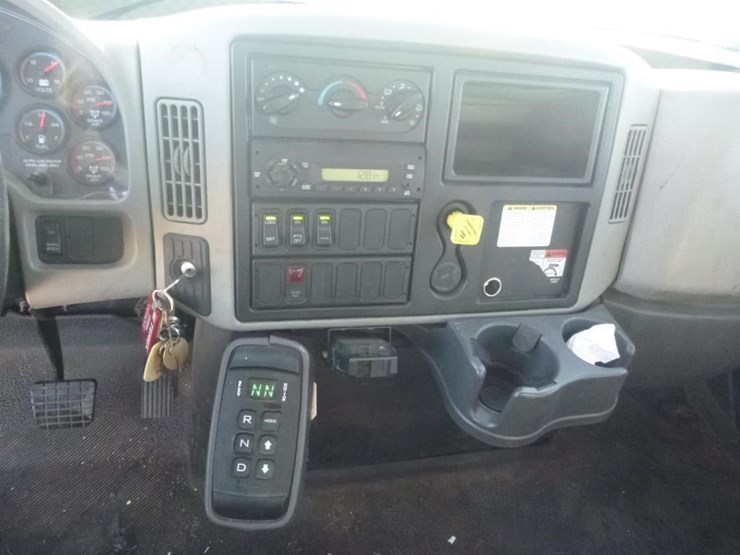 2009-international-durastar-4300-image-17