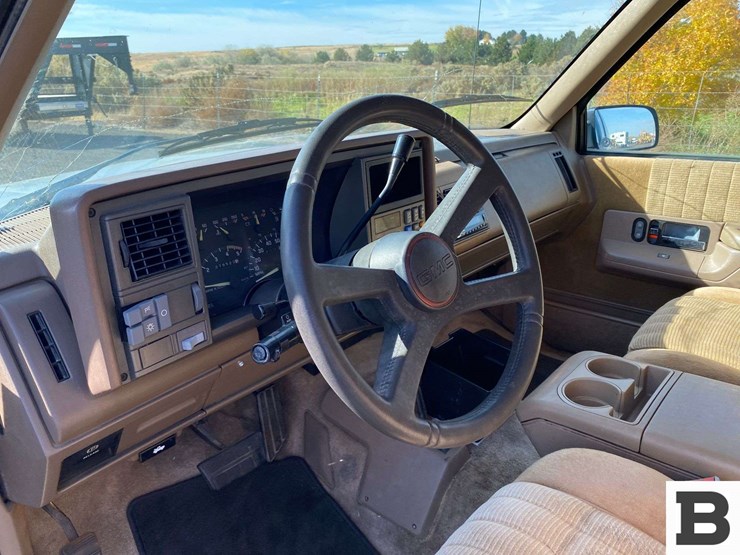 1993-gmc-suburban-image-26
