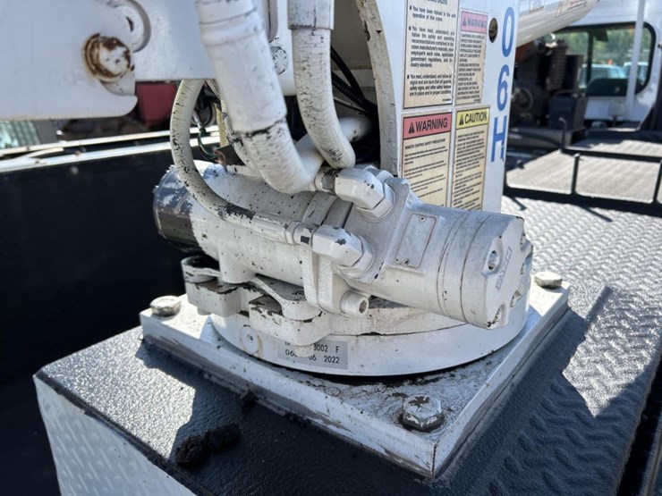 2017-peterbilt-337-image-42