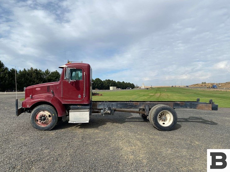 2003-peterbilt-330-image-2