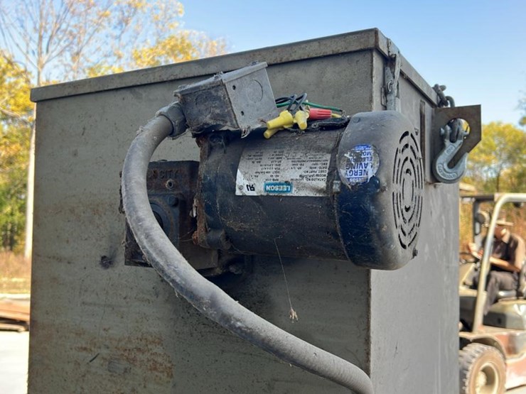 #4714-•-16’x16’-clemco-abrasive-blast-room-image-7