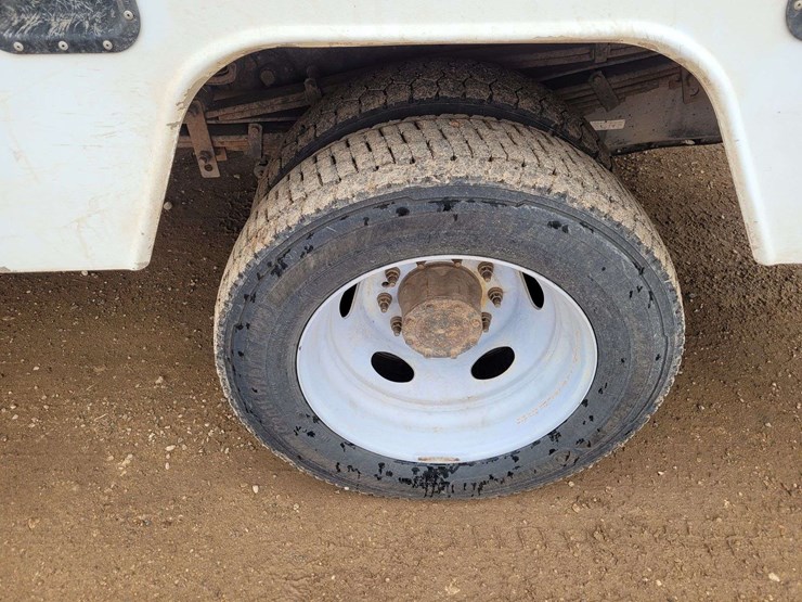 2016-ford-f550-image-18