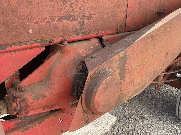 new-holland-275-image-24