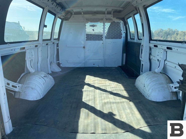 2012-chevrolet-express-2500-image-19