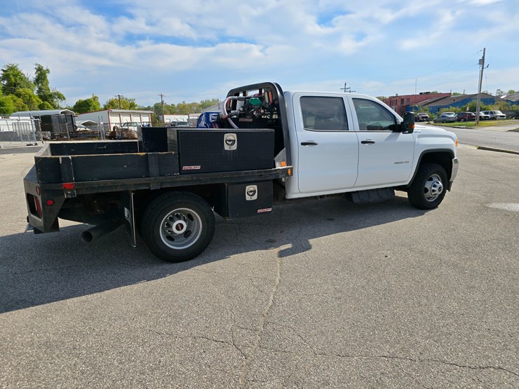 2017-gmc-sierra-3500-image-24