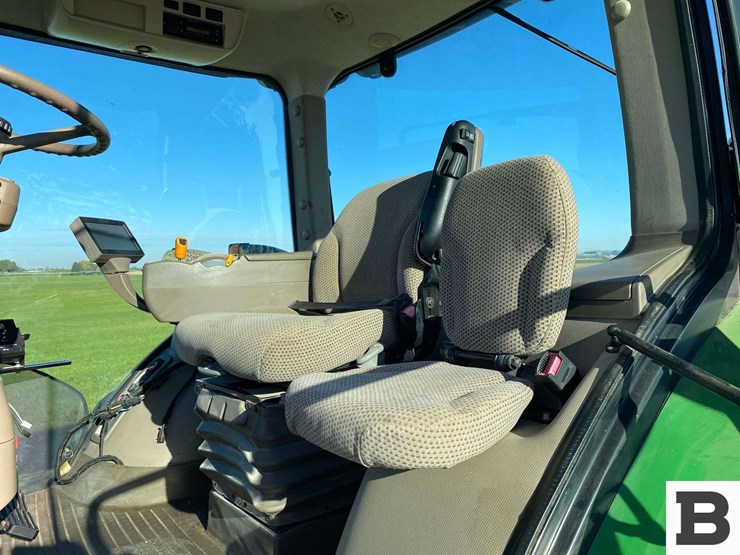 2011-john-deere-8285-tractor-image-57
