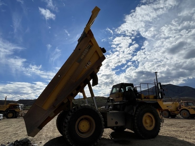 2012-komatsu-hd605-7-image-10