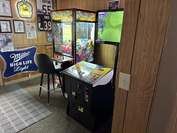 #100-•-waterfront-pub-with-4-bed/2-bath-apartment-image-50