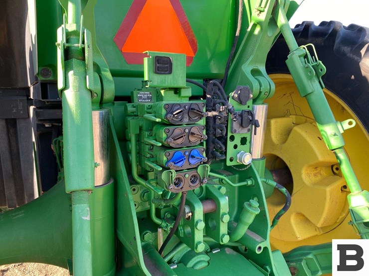 2011-john-deere-8285-tractor-image-28
