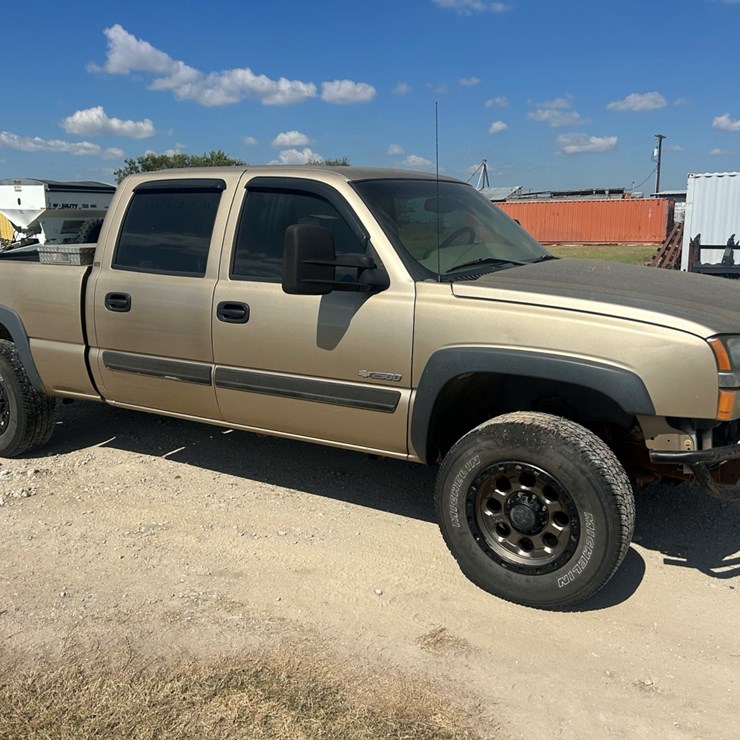 2004 CHEVROLET 2500