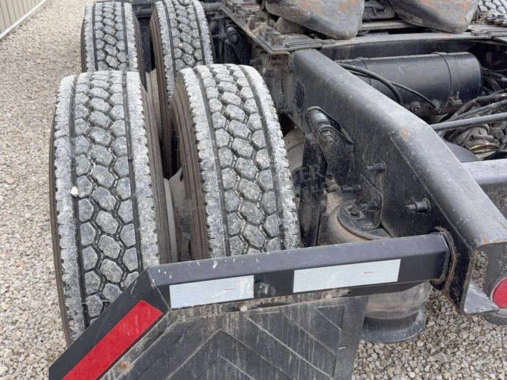 2012-freightliner-cascadia-113-image-37