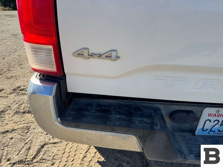 2017-toyota-tacoma-image-18