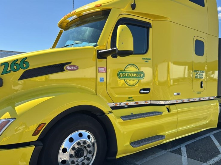 2023-peterbilt-579-image-13