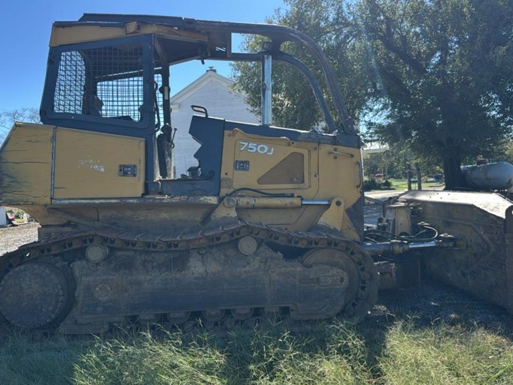 2008-deere-750j-xlt-image-9